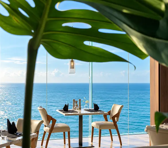 Ocean view dining at Regal Réseau Hotel and Spa