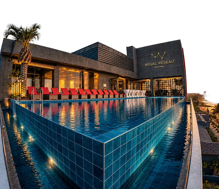 Regal Réseau infinity pool and hotel